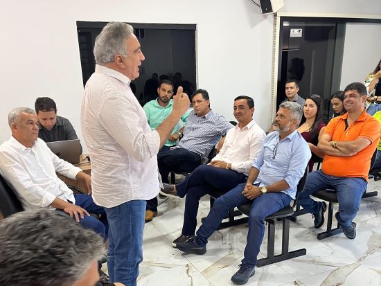POLÍTICA - Laurez Moreira destaca a importância da industrialização em visita a Monte Santo